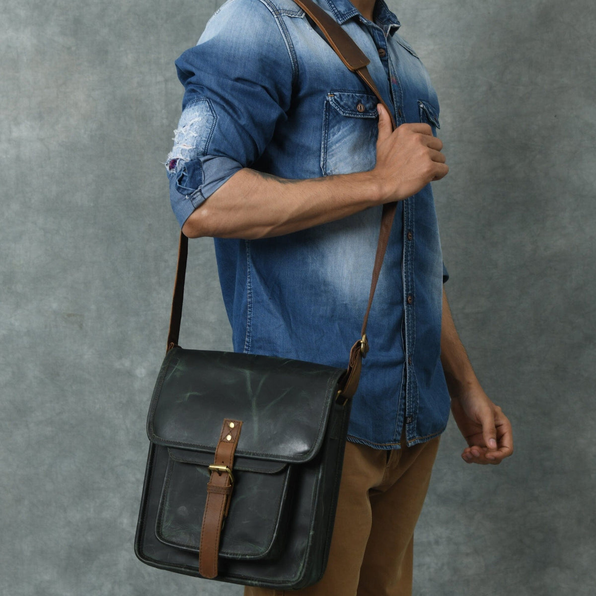 Daily Companion Messenger Bag