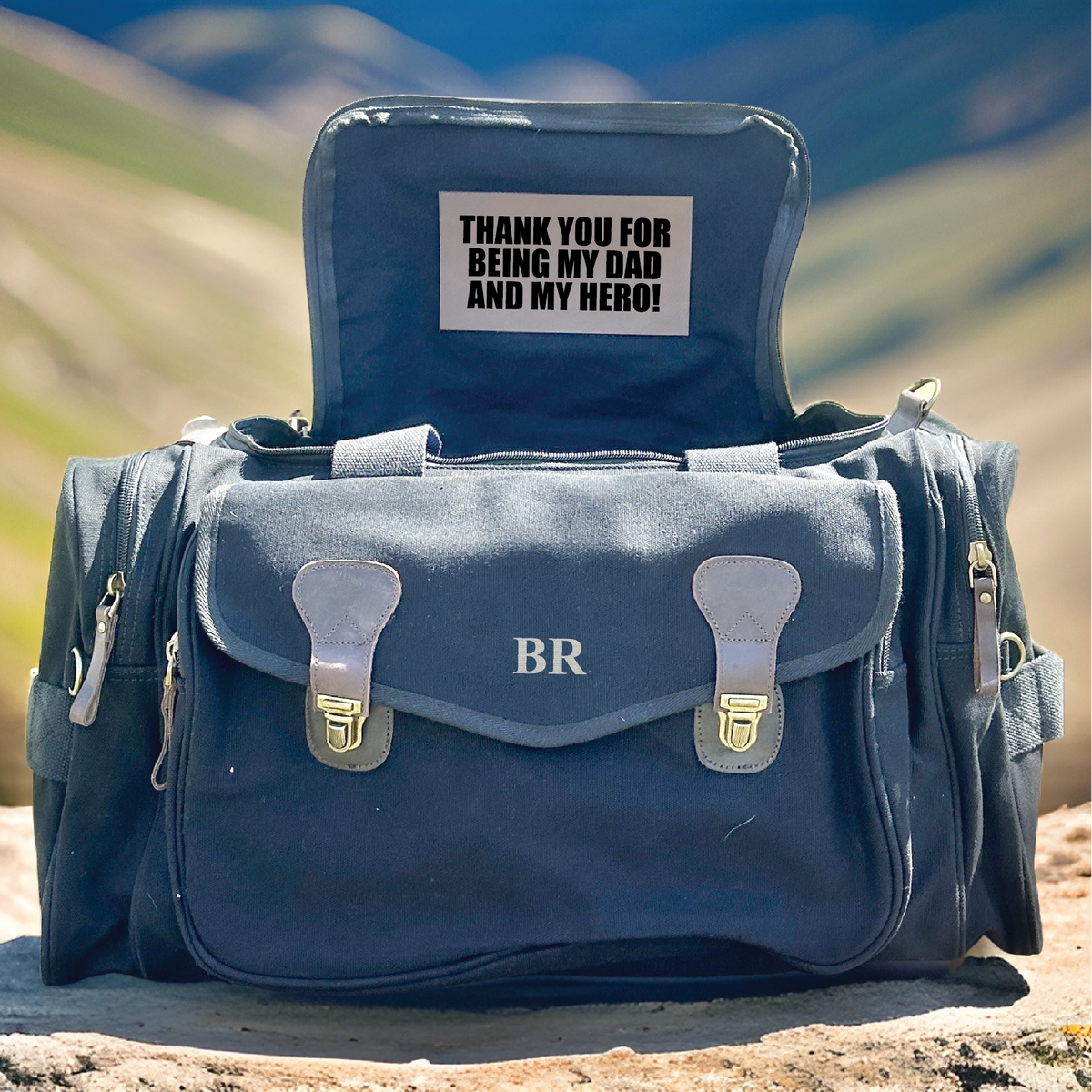 Personalized duffle bag for men featuring custom embroidery and an engraved inside message, made from durable fabric with leather accents – perfect for Father’s Day, birthdays, or travel.