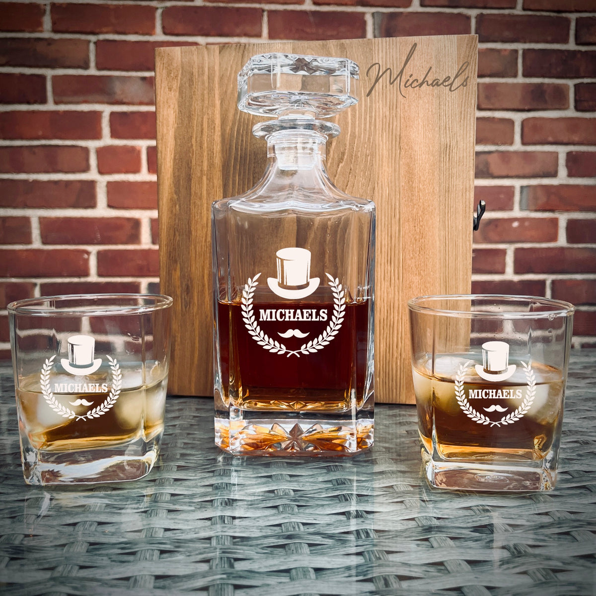 4 Glasses & outlet Decanter in personalized wood box. - 126 - Personalized whiskey gift set. Gift for video game fans. Whiskey set.