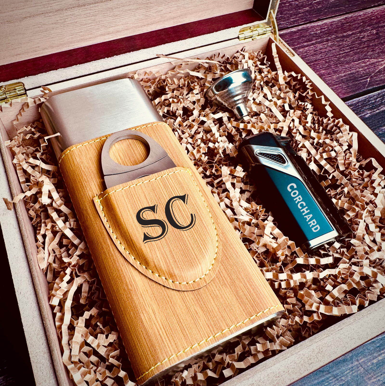 Handsome Personalized Cigar Gift Box Set