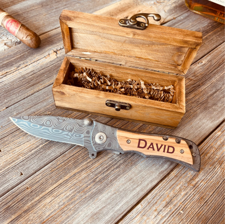 Engraved tactical knife box set with custom handle engraving