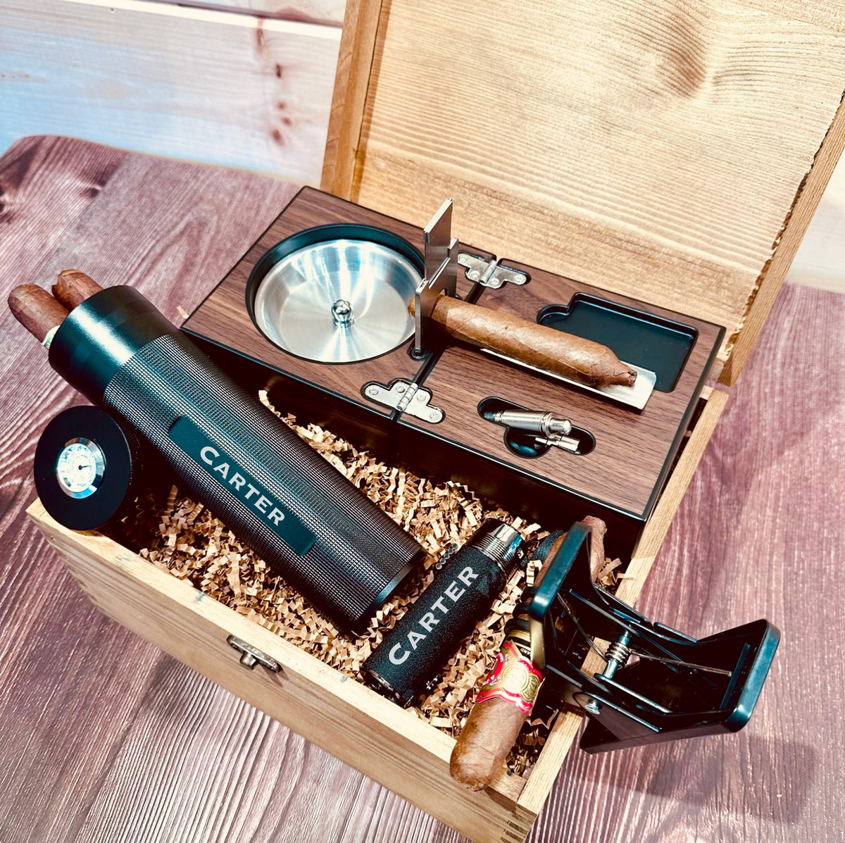 Deluxe Cigar Gift Set with Ash Tray, Travel Case, Cigar Clip in Person…