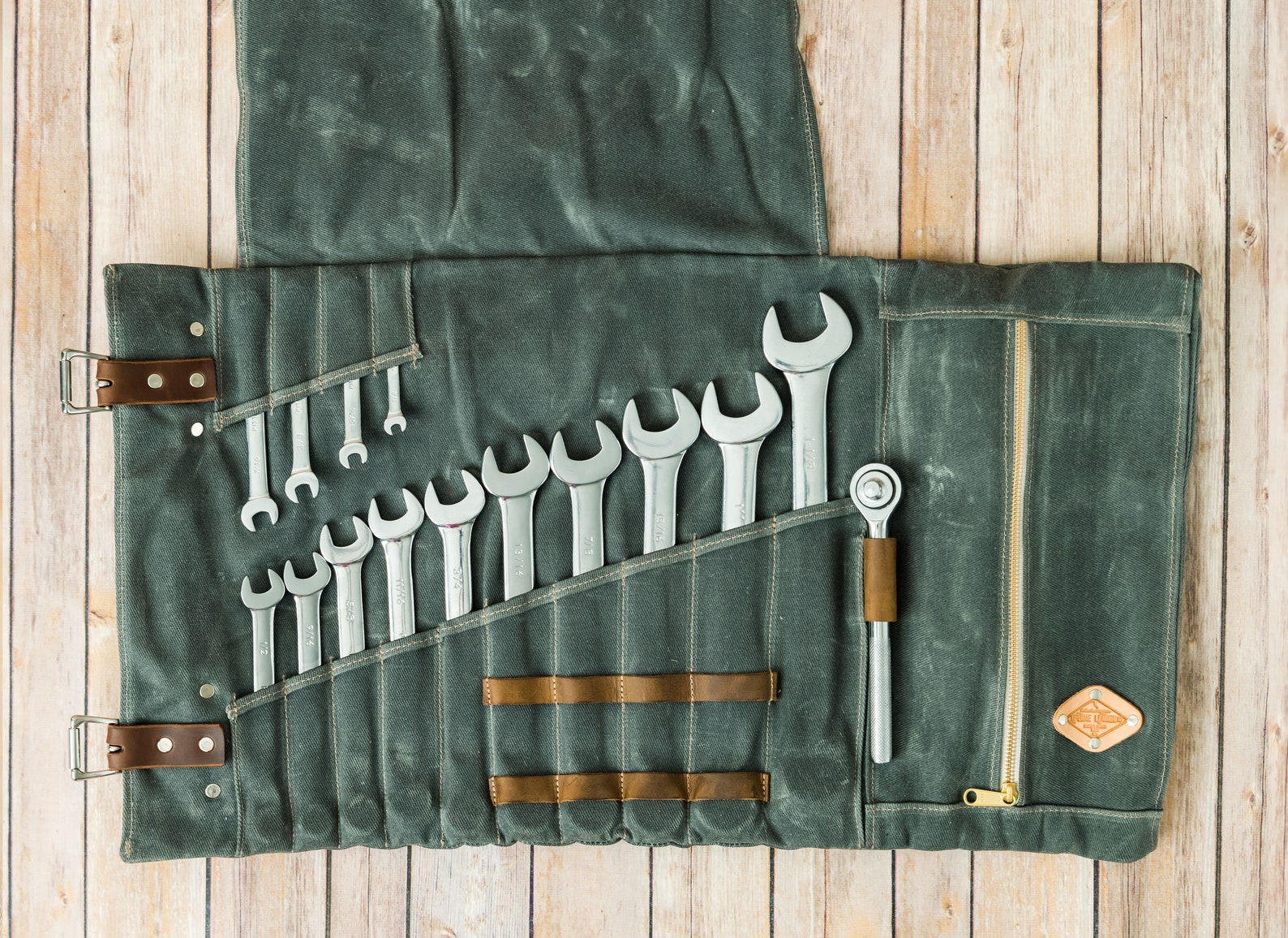 the waxed canvas tool roll – imogene + willie